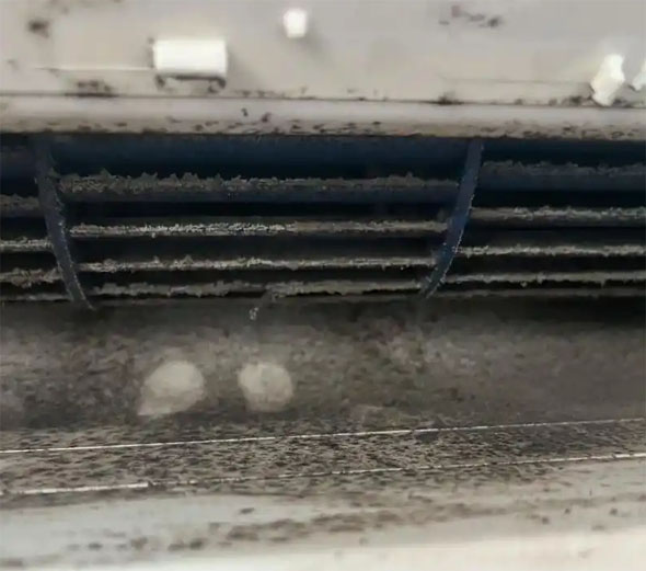 德格空调吹的风有股烧焦味是怎么回事